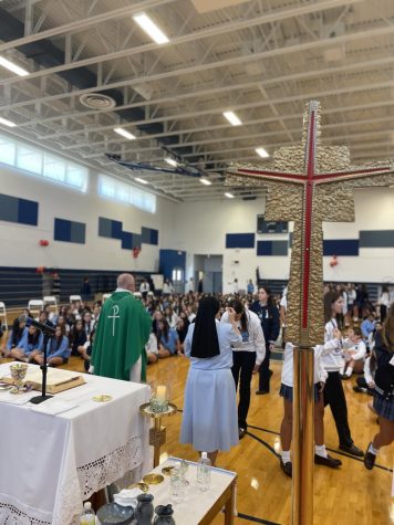 Sister Carmen and Fr. Ireneusz Ekiert from Epiphany Parish lead the students in the Eucharist at the senior/freshman teaching mass on Tues. August 23.
