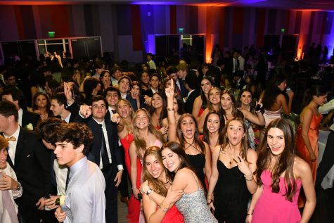 Juniors and Seniors Light the Night at Winter Formal