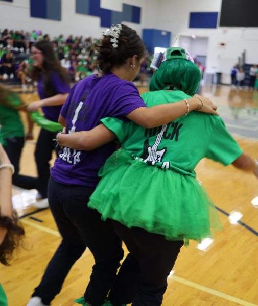 Senior Class Welcome their Little Sisters